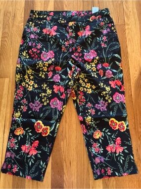 Susan Graver Black Floral  Stretch Crop Pull-On Pants 18WP
